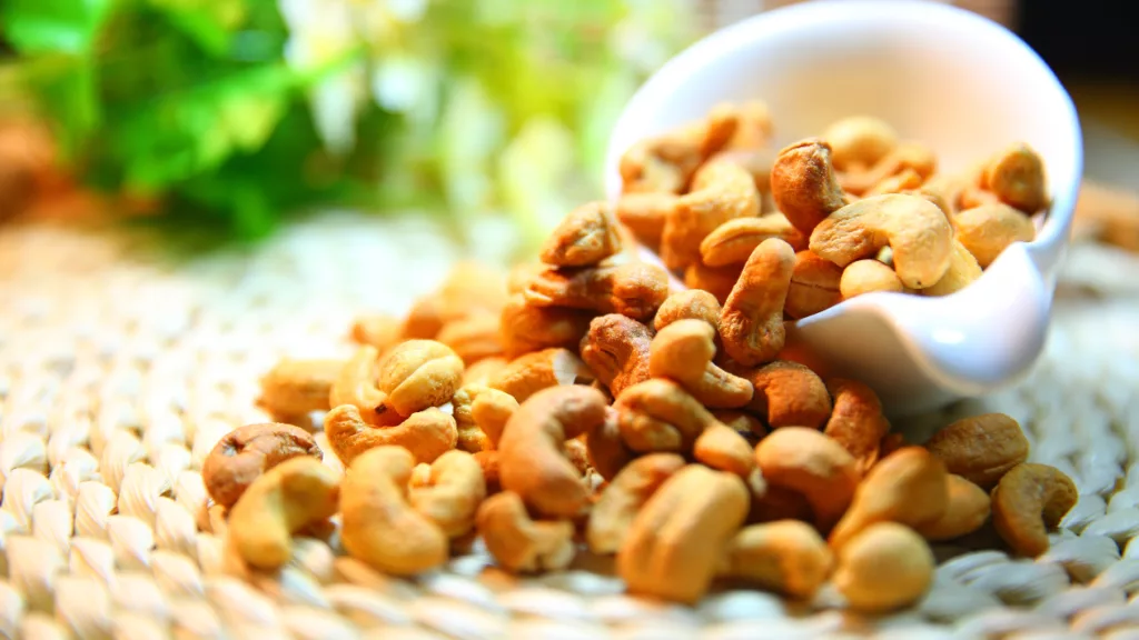 Cara Membuat Kacang Mede Panggang Renyah untuk Lebaran