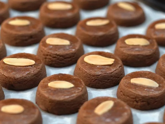 Resep Chocolate Almond Cookies untuk Suguhan Lebaran 2025